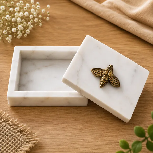 Honeybee_box_white
