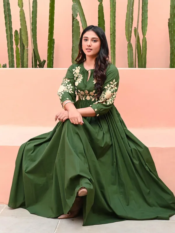 Elegant_Forest_Green_Embroidered_Anarkali_Dress