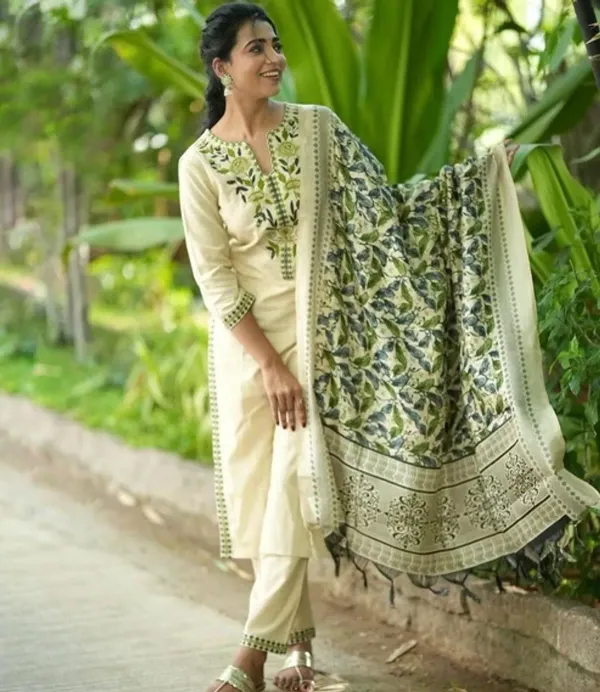 Elegant_Ivory_Floral_Printed_Kurta_Pant_Set_with_Printed_Dupatta