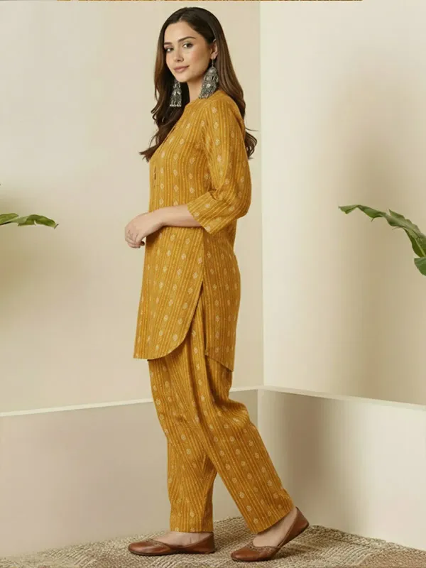 Women’s_Mustard_Yellow_Printed_Straight_Kurta_with_Pant_Set
