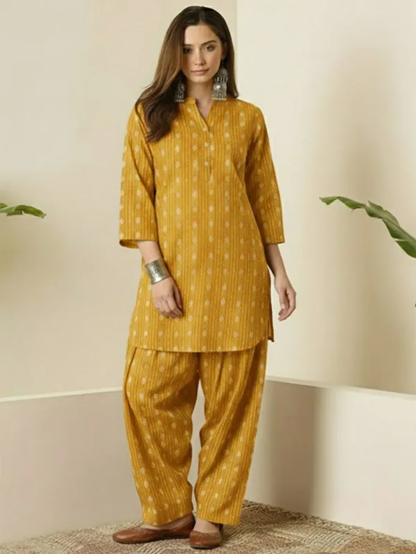 Women’s_Mustard_Yellow_Printed_Straight_Kurta_with_Pant_Set