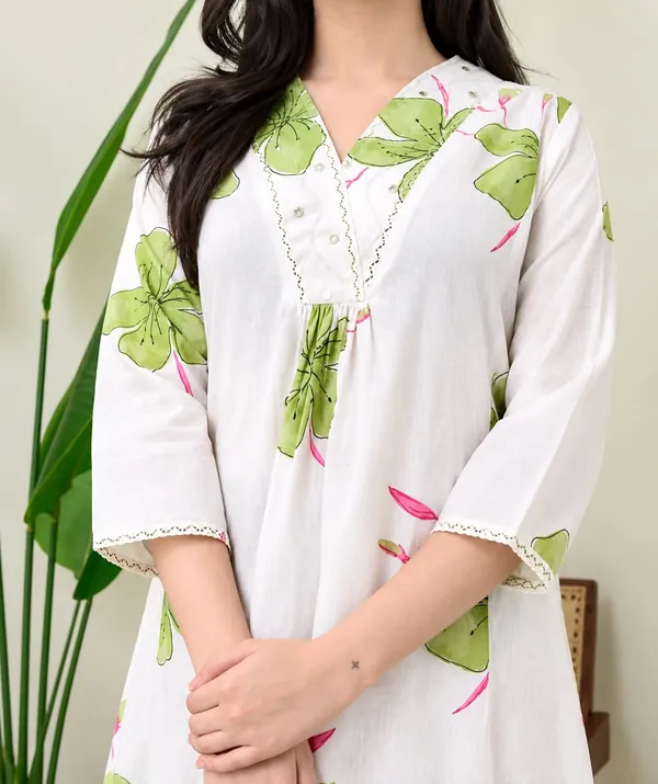 Women’s_White_Floral_Printed_Kurta_Pant_Set_with_V-Neck_&_3/4_Sleeves