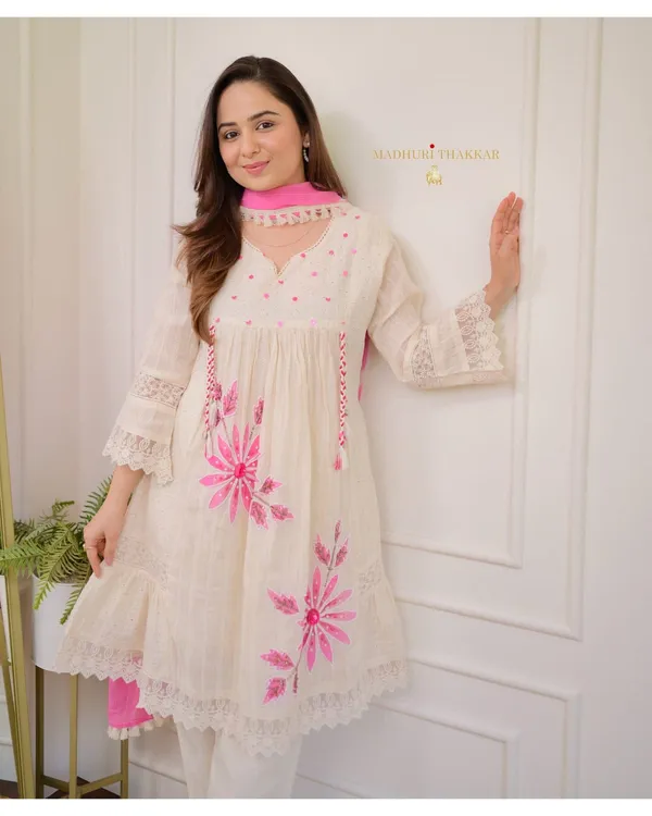Women’s_White_&_Pink_Embroidered_Kurta_Pant_Set_with_Dupatta