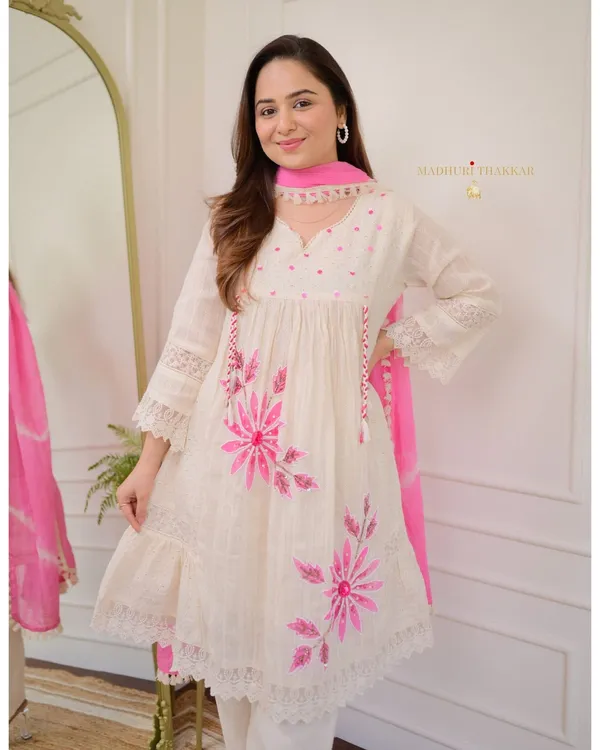 Women’s_White_&_Pink_Embroidered_Kurta_Pant_Set_with_Dupatta