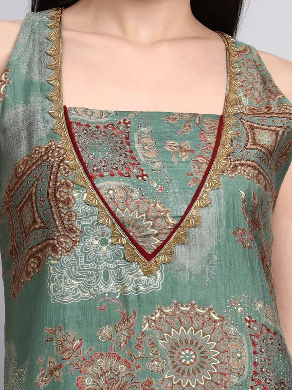 Mehrunisa_Green_And_Sleeveless_Kurta_Set