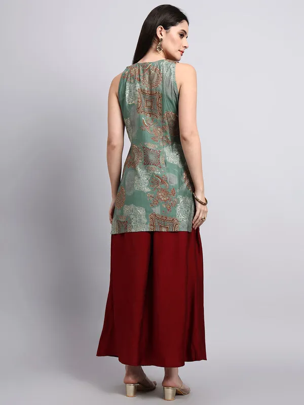 Mehrunisa_Green_And_Sleeveless_Kurta_Set