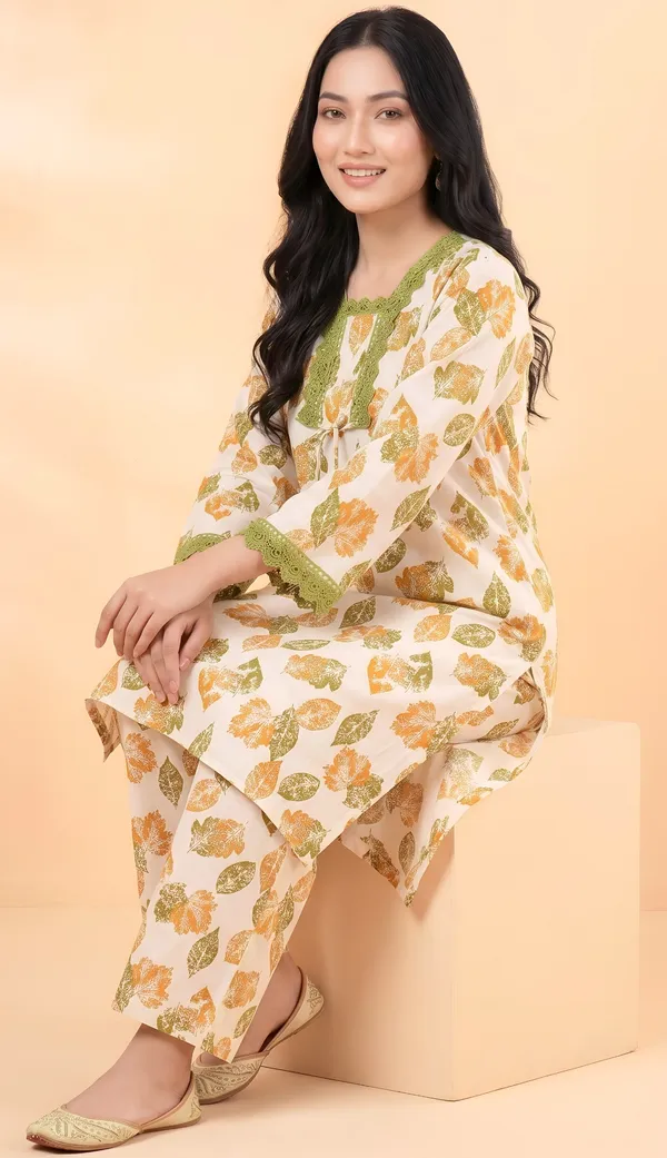 Cream_Crepe_Floral_Print_Relaxed_Kurta_Pyjama_Set_For_Women