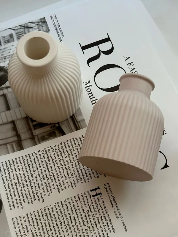 Cream_Concrete_Ribbed_Line_Vase