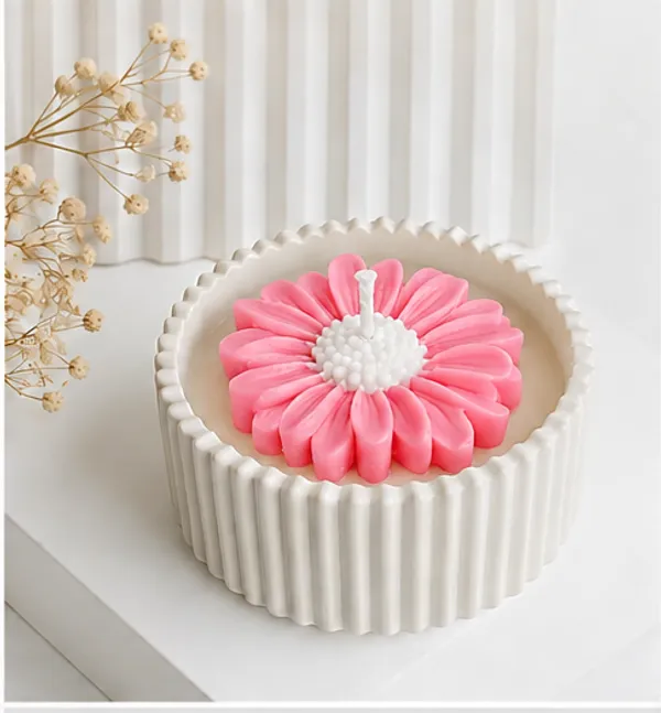 Concrete_Jar_With_Pink_Daisy_Candle