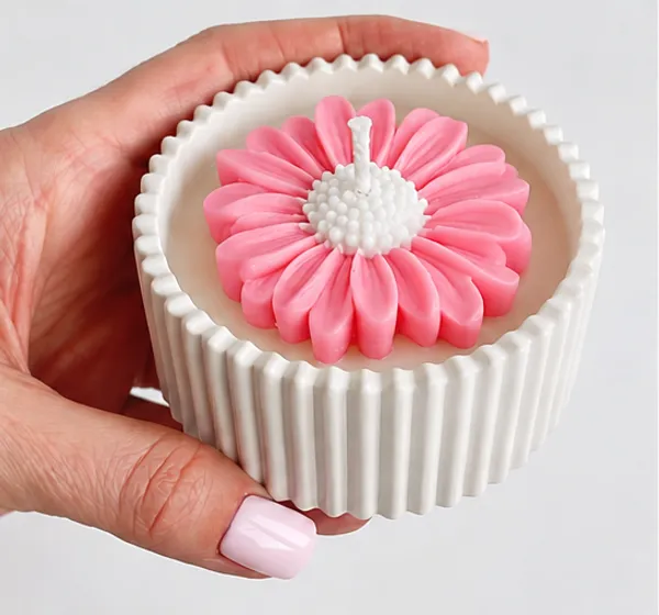 Concrete_Jar_With_Pink_Daisy_Candle
