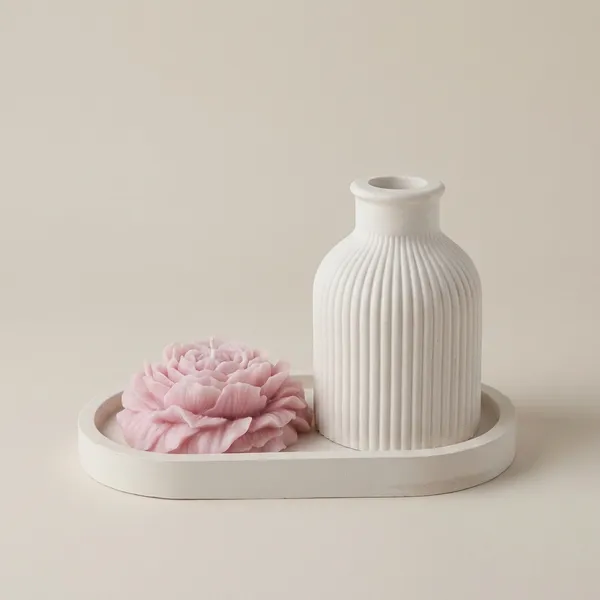 Concrete_Tray_And_Ribbed_Vase_With_Peony_Candle