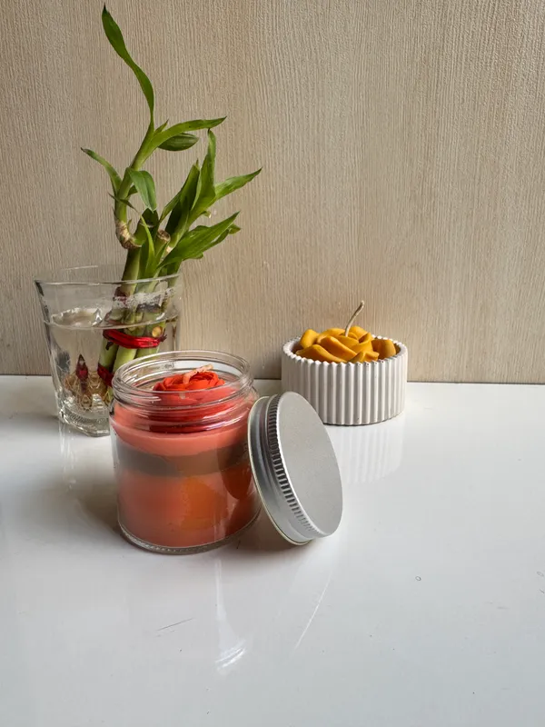 Transparent_Glass_Jar_With_Decorative_Candle
