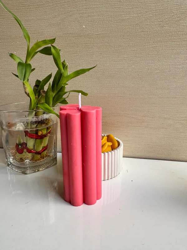 Pink_Ribbed_Line_Candle