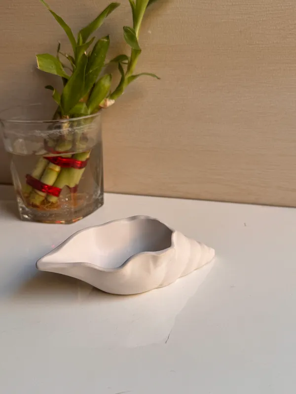 White_Ceramic_Shell_Shaped_Tissue_Paper_Holder
