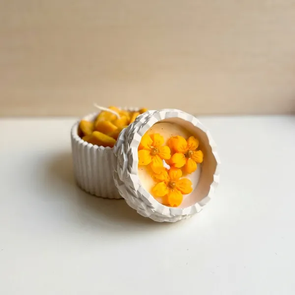 Concrete_Mirror_Jar_With_Yelllow_Jasmine_Flower