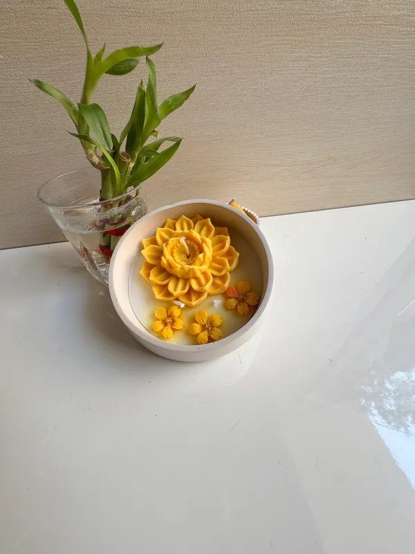 Concrete_Round_Bowl_With_Yellow_Flower_Candle