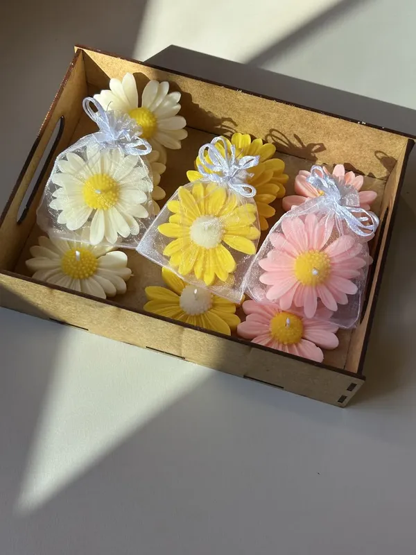 Daisy_Floating_Candles_Soy_Wax_Smokeless_Long_Lasting_Decorative_Candles_For_Urli_Diwali_Wedding_Party_(Pack_of_6)