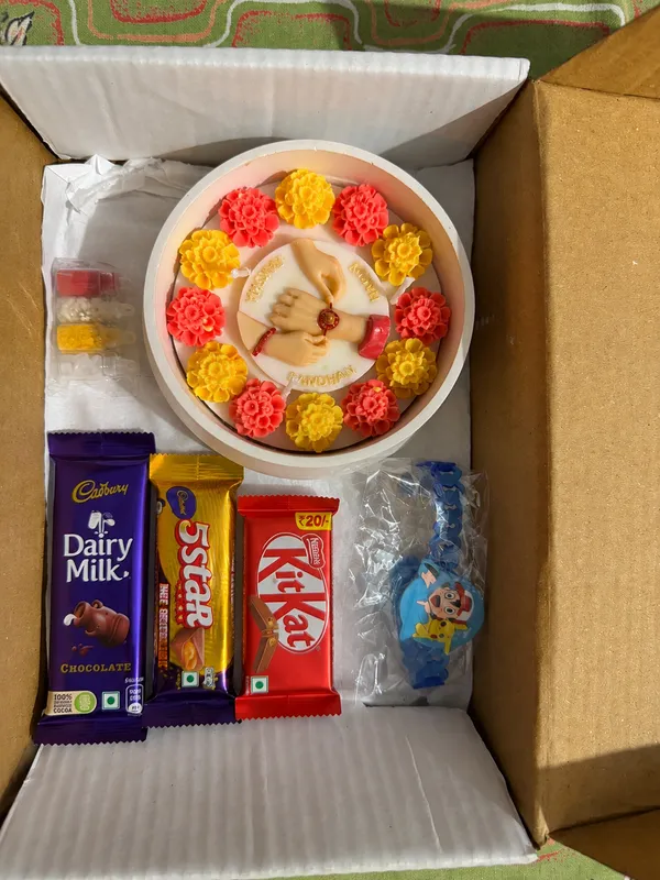 Rakhi_Special_Gift_Box_with_Chocolates_&_Rakhi