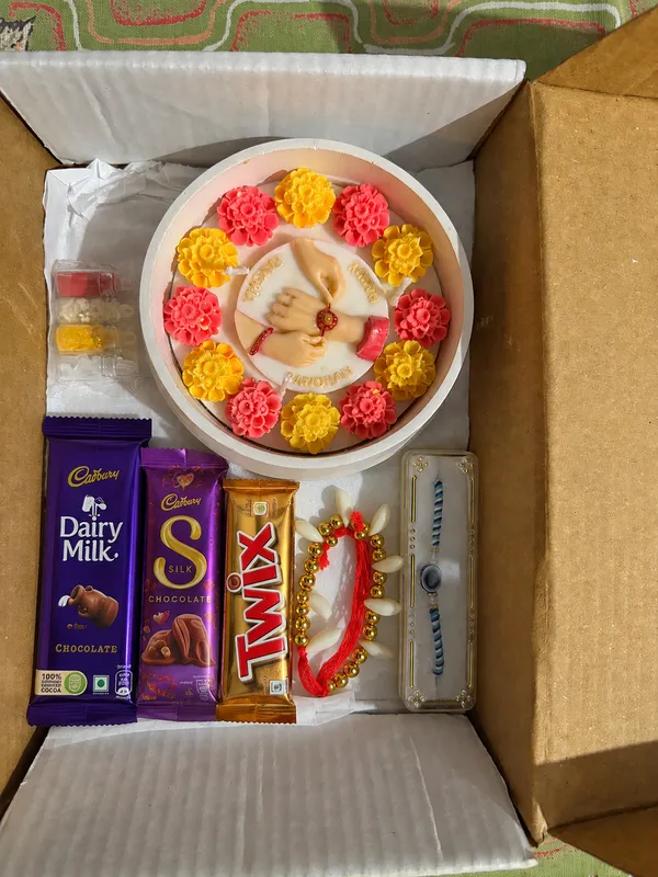 Rakhi_Special_Gift_Box_with_Chocolates_&_Rakhi