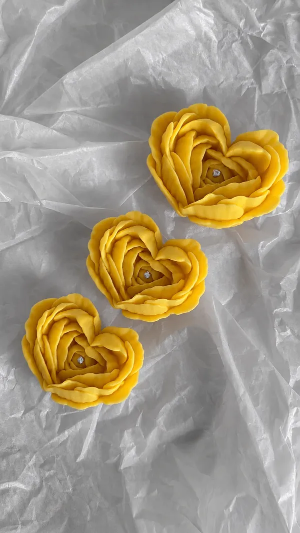 Yellow_Flower_Heart_Candle_(Pack_of_3)