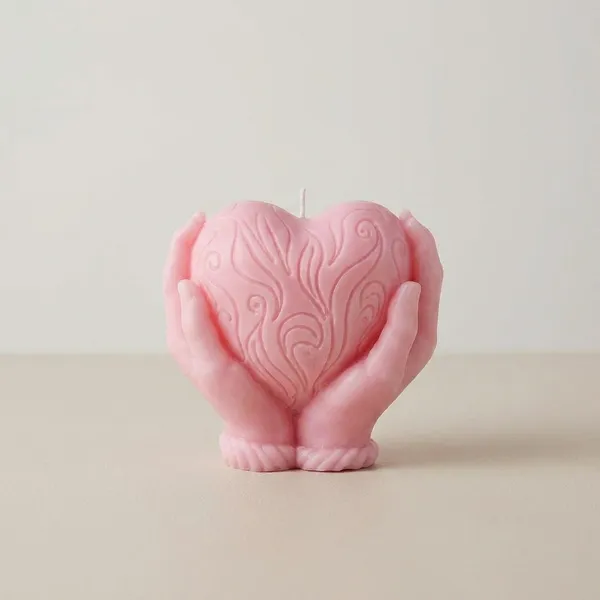 Valentines_Day_Candle_Holding_Heart_Candle_For_Decor