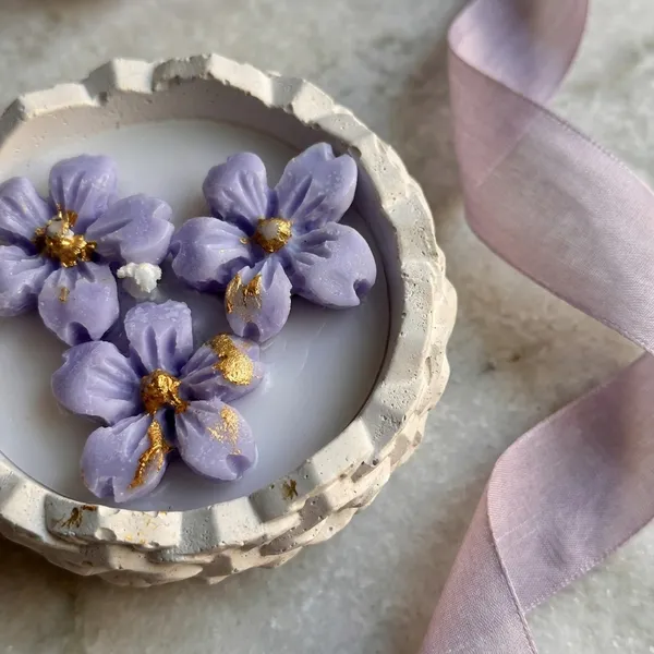 Concrete_Mirror_Jar_With_Purple_Jasmine_Flower
