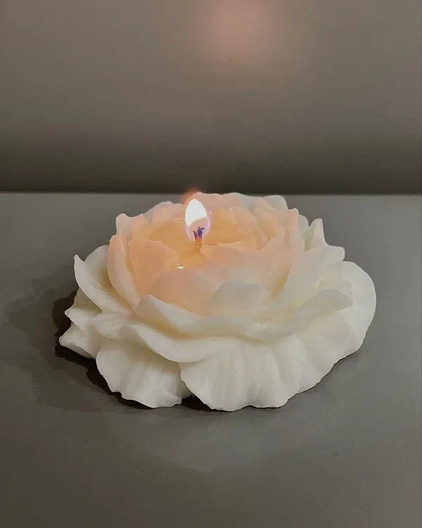 Handmade_White_Rose_Candle_Elegant_Gift_Candle_With_Premium_Net_Wrap