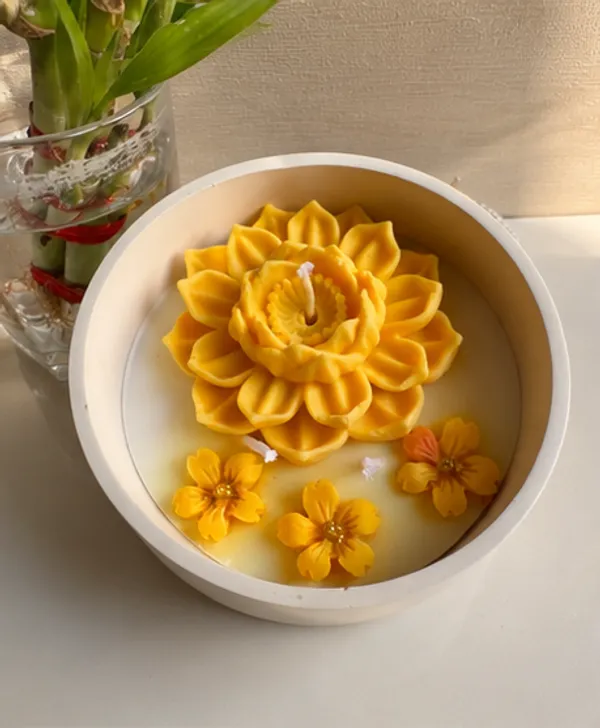 Concrete_Round_Bowl_With_Yellow_Flower_Candle
