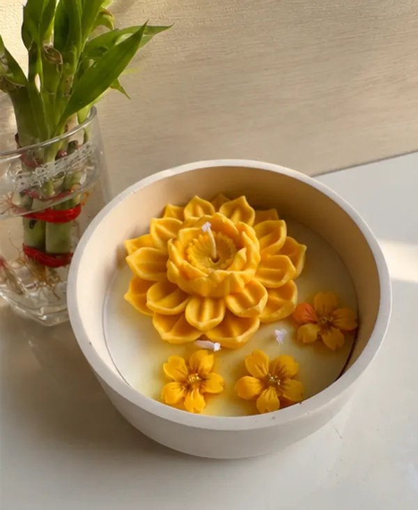 Concrete_Round_Bowl_With_Yellow_Flower_Candle