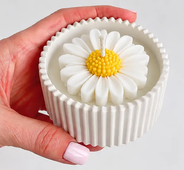 Concrete_Jar_With_White_Daisy_Candle