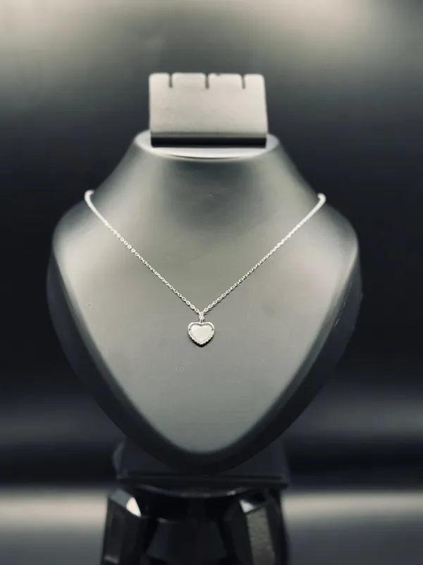 Silver_Pendant_Necklace_For_Women