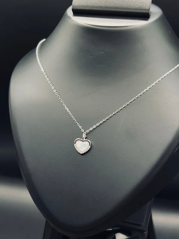 Silver_Pendant_Necklace_For_Women