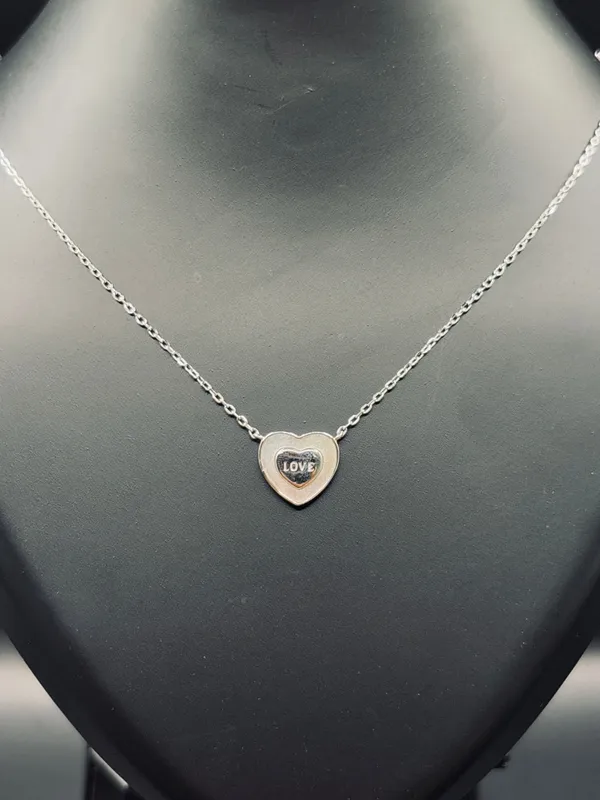 Silver_Pendant_Necklace_For_Women