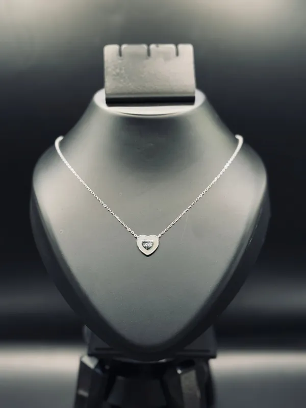 Silver_Pendant_Necklace_For_Women