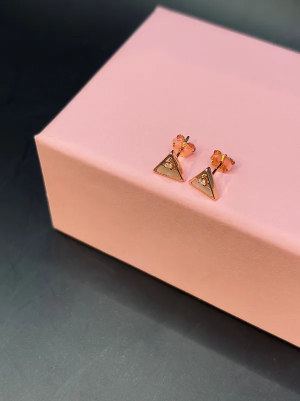 Silver_Stud_Earrings_For_Women