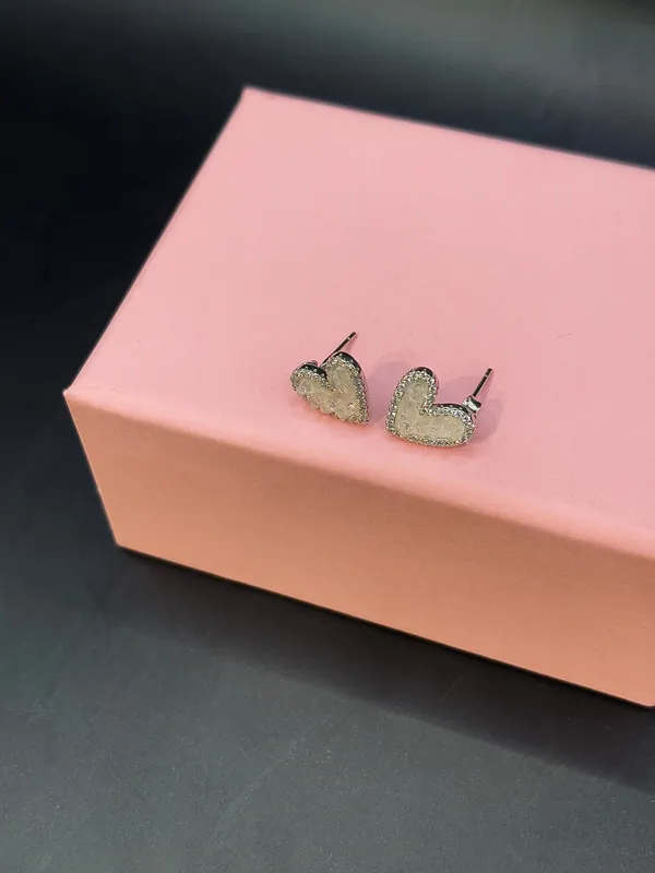 Silver_Stud_Earrings_For_Women