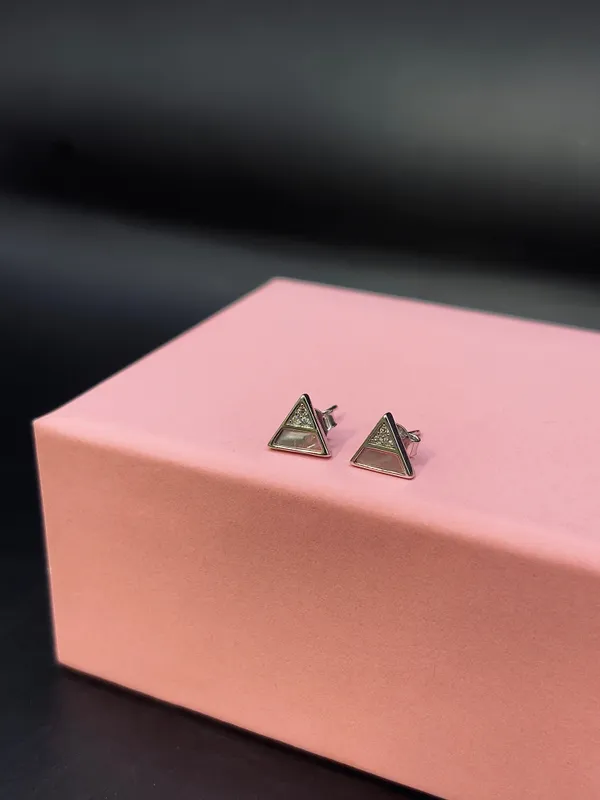 Silver_Stud_Earrings_For_Women
