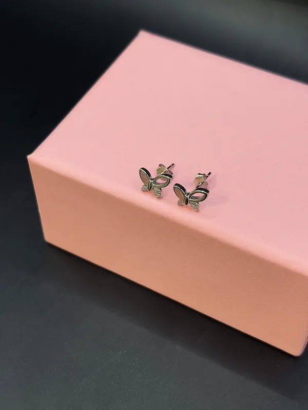 Silver_Stud_Earrings_For_Women