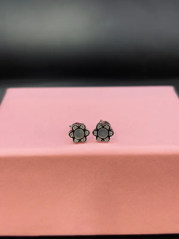 Silver_Stud_Earrings_For_Women