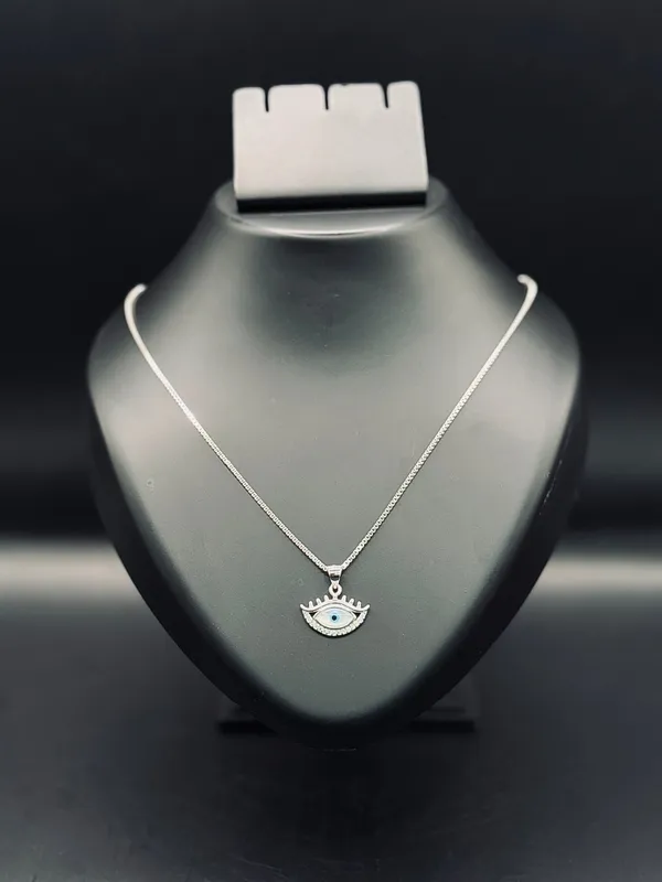Silver_Pendant_With_Chain_For_Women
