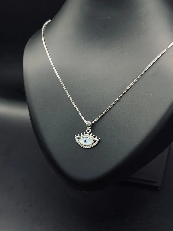 Silver_Pendant_With_Chain_For_Women