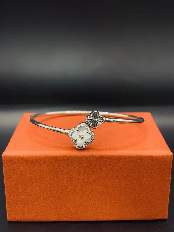 Silver_Bangle_For_Women