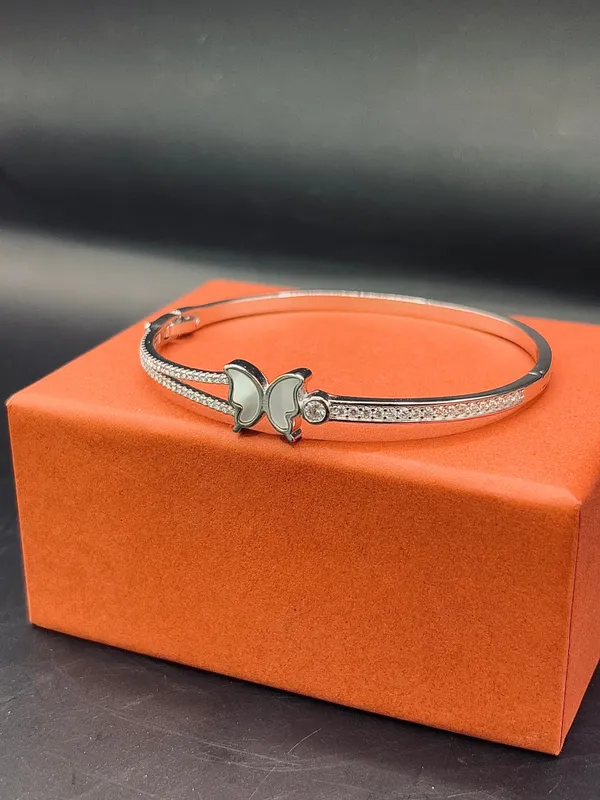 Silver_Bangle_For_Women