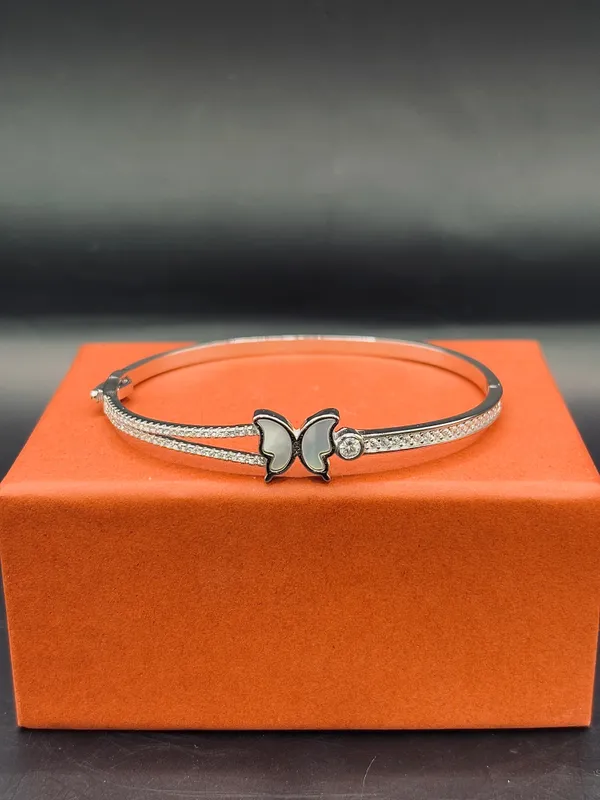 Silver_Bangle_For_Women