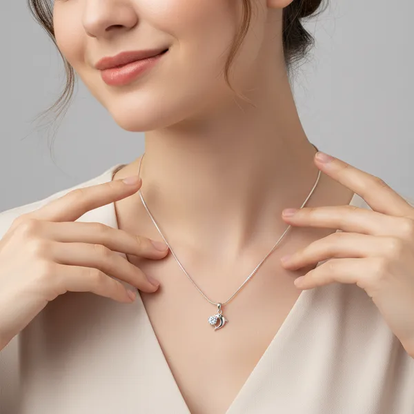 Silver_Pendant_With_Chain_For_Women