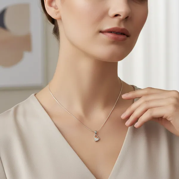 Silver_Pendant_With_Chain_For_Women