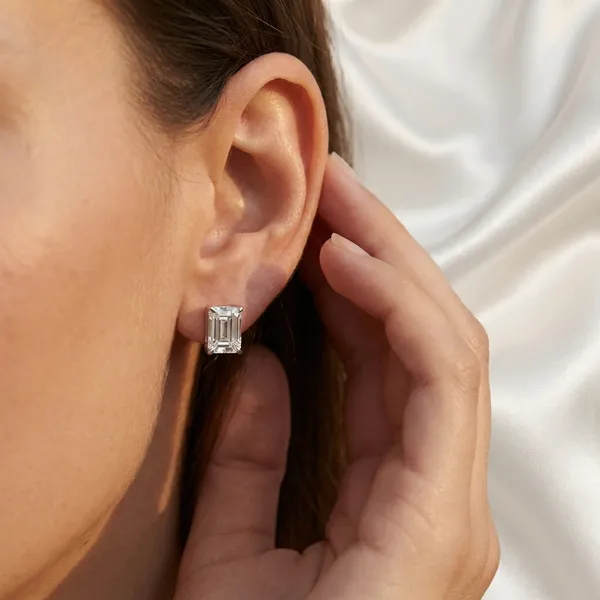 Silver_Stud_Earrings_For_Women