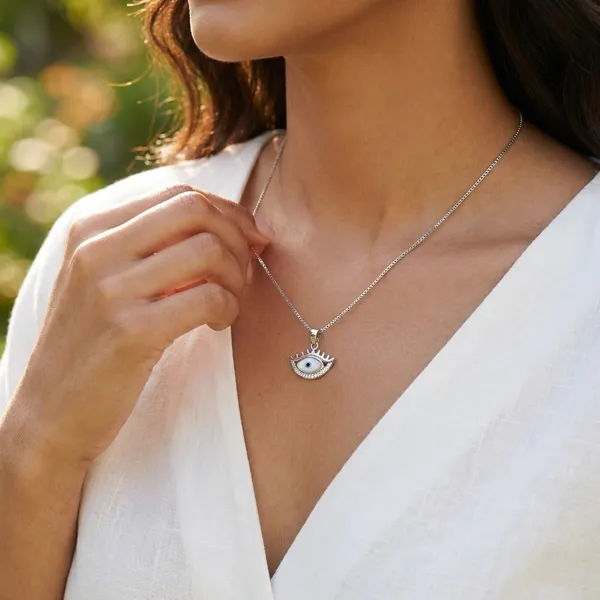Silver_Pendant_With_Chain_For_Women
