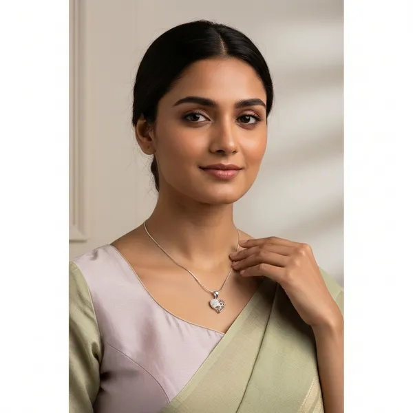 Silver_Pendant_With_Chain_For_Women