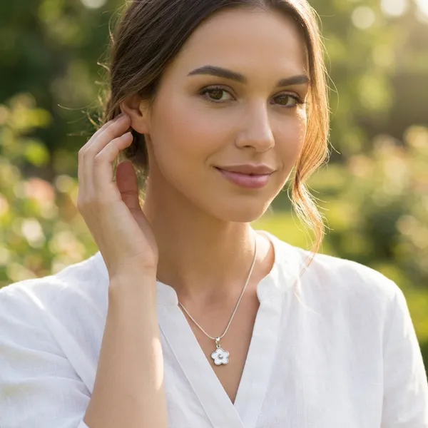 Silver_Pendant_With_Chain_For_Women